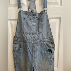 Levi’s women’s overalls. Size Large.